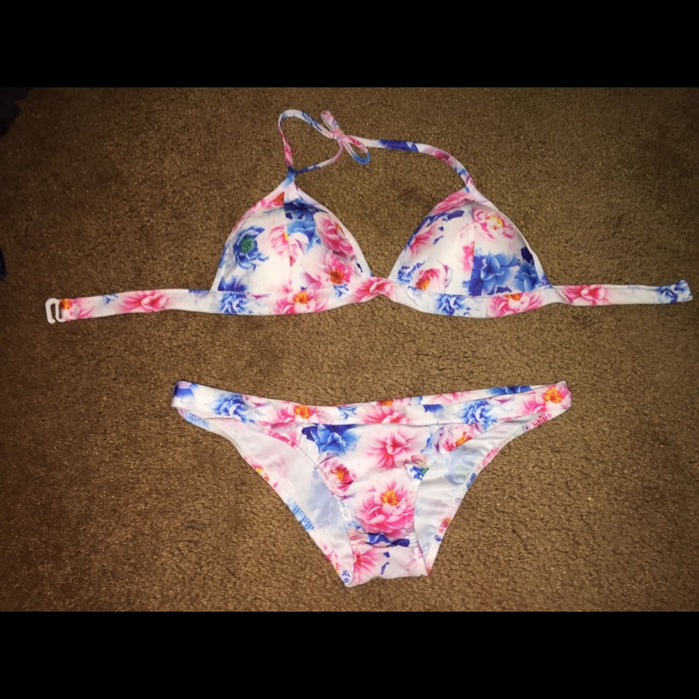 ADORABLE BRAND NEW FLORAL BIKINI SET